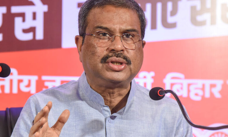 राहुल गांधी के आरोपों पर धर्मेंद्र प्रधान का पलटवार