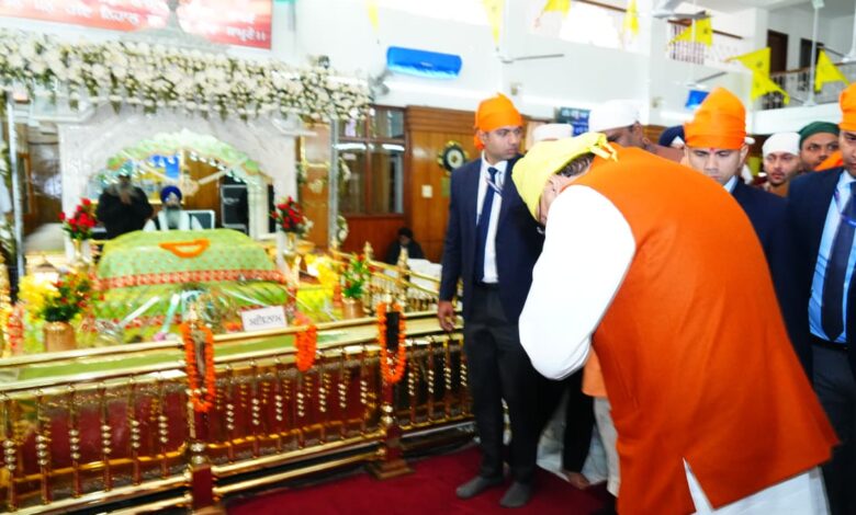 मुख्यमंत्री धामी ने रेसकोर्स गुरुद्वारा में सुने शबद कीर्तन