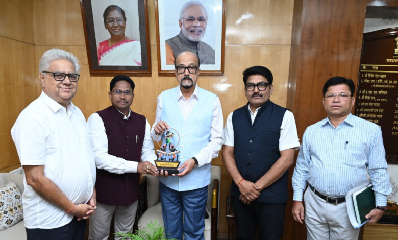 राज्यपाल रमेन डेका से राज्य अनुसूचित जनजाति आयोग के अध्यक्ष मंडावी ने सौजन्य मुलाकात की…