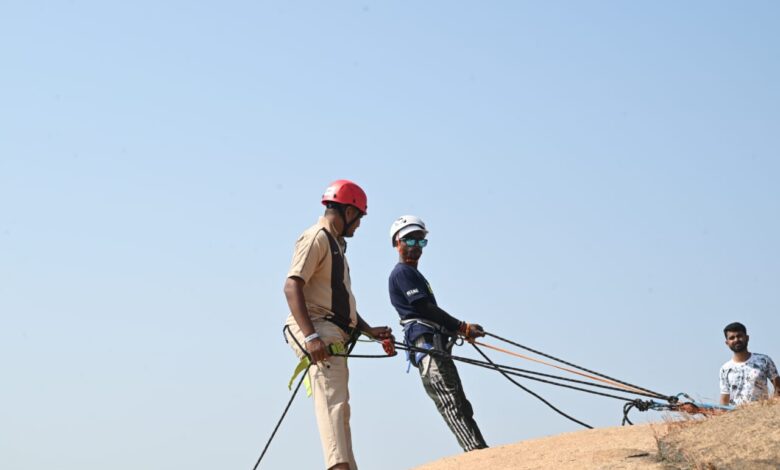 जशपुर जम्बुरी 2025 : देशदेखा में 120 पर्यटक ले रहे रॉक क्लाइंबिंग का रोमांच, विशेषज्ञों की निगरानी में सुरक्षित साहसिक अनुभव….