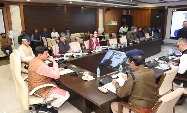 मुख्यमंत्री डॉ. यादव ने मंत्रालय के सिचुएशन रूम से कानून व्यवस्था एवं सुरक्षा संबंधी की पड़ताल मुख्यमंत्री डॉ. यादव ने मंत्रालय के सिचुएशन रूम से कानून व्यवस्था एवं सुरक्षा संबंधी की पड़ताल