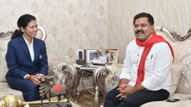 उपमुख्यमंत्री विजय शर्मा मिले वर्ल्ड कप विजेता भारतीय महिला क्रिकेट टीम की फिजियोथेरेपिस्ट आकांक्षा सत्यवंशी से, दी शुभकामनाएं…. उपमुख्यमंत्री विजय शर्मा मिले वर्ल्ड कप विजेता भारतीय महिला क्रिकेट टीम की फिजियोथेरेपिस्ट आकांक्षा सत्यवंशी से, दी शुभकामनाएं….