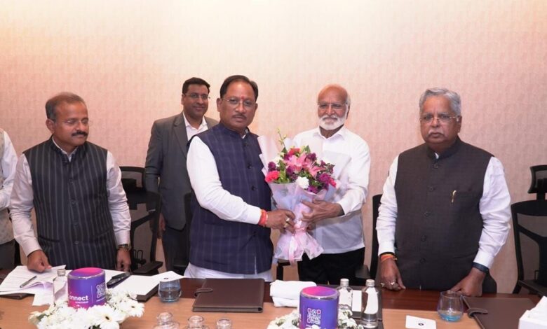 निरमा ग्रुप के चेयरमैन डॉ. कारसनभाई के. पटेल ने मुख्यमंत्री विष्णुदेव साय से अहमदाबाद में की मुलाकात…