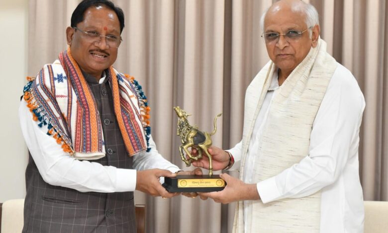 मुख्यमंत्री विष्णु देव साय ने गांधीनगर में गुजरात के मुख्यमंत्री भूपेंद्र पटेल से की सौजन्य भेंट…. मुख्यमंत्री विष्णु देव साय ने गांधीनगर में गुजरात के मुख्यमंत्री भूपेंद्र पटेल से की सौजन्य भेंट….