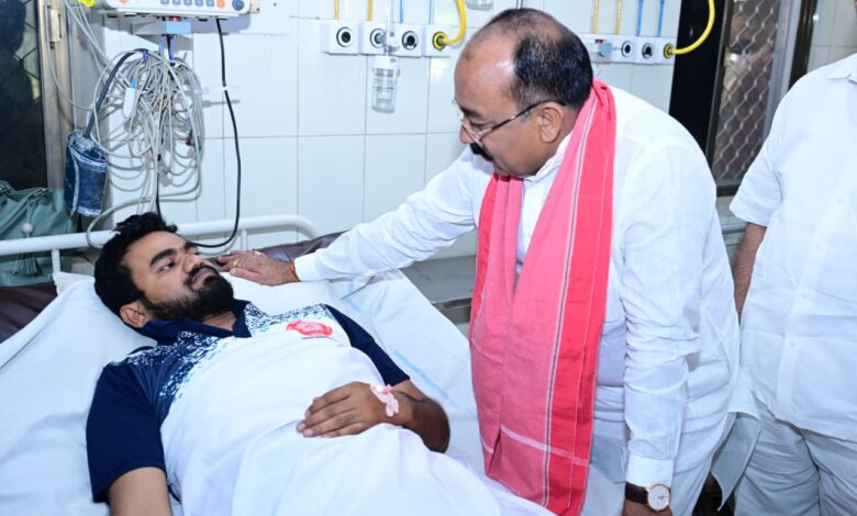 उप मुख्यमंत्री अरुण साव रेल हादसे में घायल लोगों से मिले….