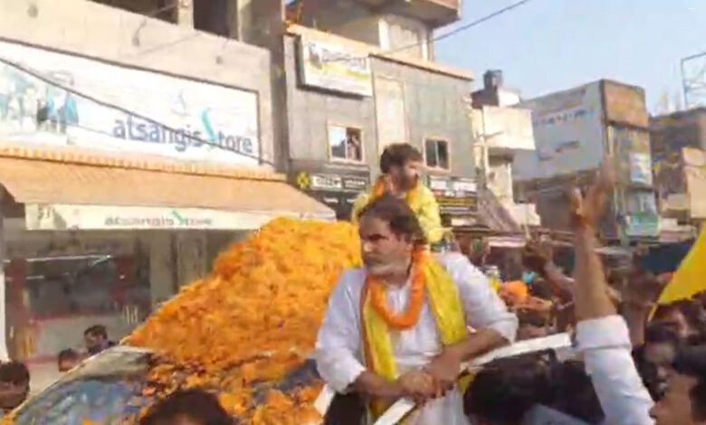 प्रशांत किशोर ने जमुई में रोड शो कर वोट की अपील की