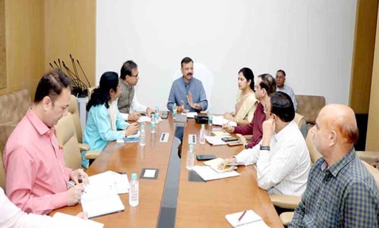 आम जनता तक पहुंचे विभाग की उपलब्धियां और नवाचार की जानकारी : मंत्री सिंह