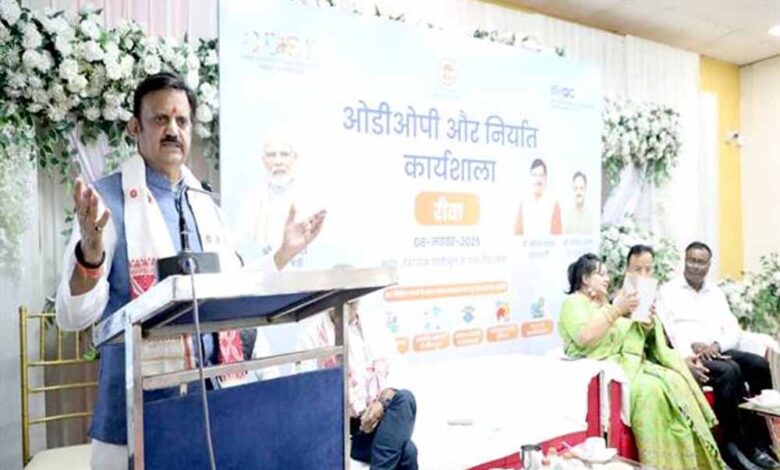 कुटीर उद्योगों की स्थापना एवं स्थानीय उत्पादों के प्रोत्साहन से रोजगार के अवसर उपलब्ध हो सकेंगे : उप मुख्यमंत्री शुक्ल