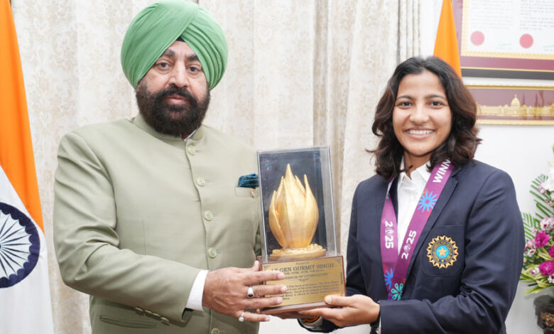 उत्तराखंड: राज्यपाल से की महिला क्रिकेट विश्व कप विजेता टीम की सदस्य स्नेह राणा ने भेंट