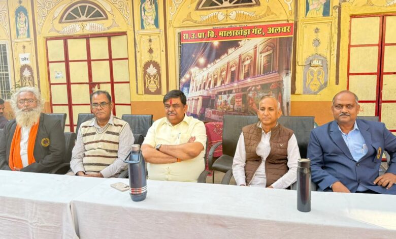 वन राज्य मंत्री ने विद्यार्थियों को शिक्षण सामग्री का किया वितरण वन राज्य मंत्री ने विद्यार्थियों को शिक्षण सामग्री का किया वितरण