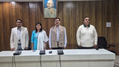 राष्ट्रगीत वंदे मातरम के 150 वर्ष – आबकारी विभाग में देशभक्ति, स्वदेशी एवं राष्ट्रीय एकता की भावना को सुदृढ करने का लिया संकल्प