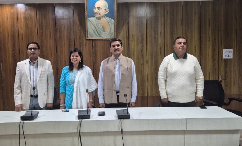 राष्ट्रगीत वंदे मातरम के 150 वर्ष – आबकारी विभाग में देशभक्ति, स्वदेशी एवं राष्ट्रीय एकता की भावना को सुदृढ करने का लिया संकल्प