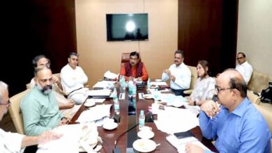 वन अधिकार दावों के निराकरण में सकारात्मक दृष्टिकोण अपनाएं : मंत्री डॉ. शाह