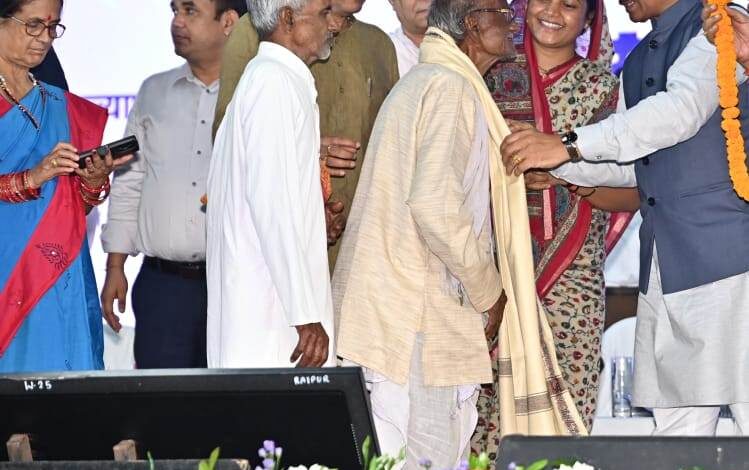 वरिष्ठ नागरिकों के सम्मान, सुरक्षा और कल्याण के लिए प्रतिबद्ध – छत्तीसगढ़ का आदर्श मॉडल….