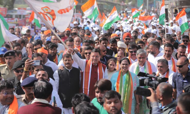 केंद्रीय रक्षा मंत्री राजनाथ सिंह के साथ मुख्यमंत्री पुष्कर सिंह धामी ने किया सरदार गाथा कार्यक्रम में प्रतिभाग