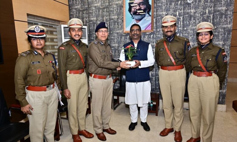 भारतीय पुलिस सेवा 2024 बैच के अधिकारियों ने मुख्यमंत्री हेमंत सोरेन से की मुलाकात