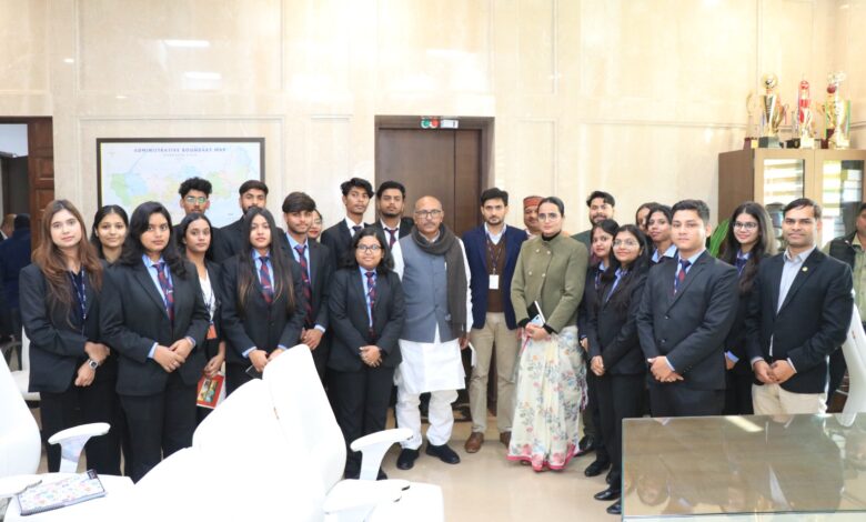 प्रशिक्षु आईएएस अधिकारियों ने विधानसभा अध्यक्ष रबीन्द्रनाथ महतो ने की मुलाकात