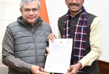 रक्षा राज्यमंत्री संजय सेठ ने रेल मंत्री अश्विनी वैष्णव ने रेल यात्री सुविधा बढ़ाने का किया