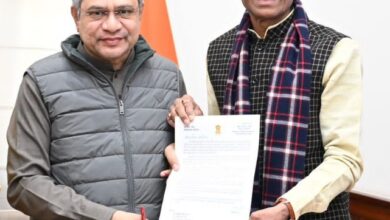 रक्षा राज्यमंत्री संजय सेठ ने रेल मंत्री अश्विनी वैष्णव ने रेल यात्री सुविधा बढ़ाने का किया