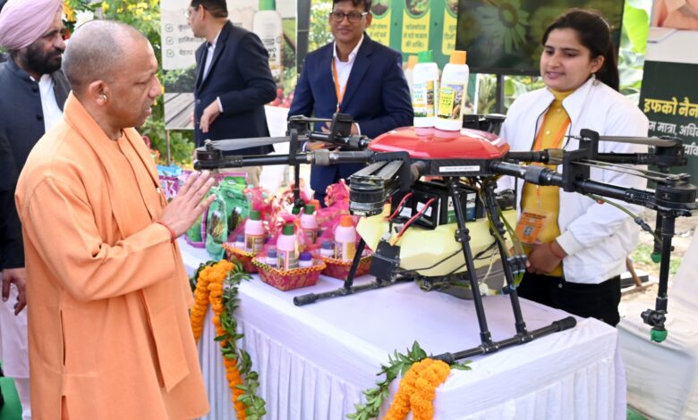 मुख्यमंत्री योगी आदित्यनाथ ने बाराबंकी में रबी सत्र की किसान पाठशाला का किया शुभारंभ