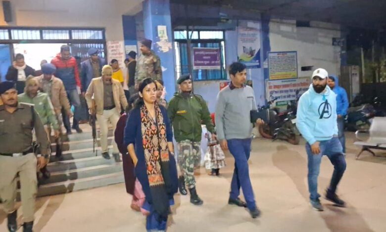 रोहतास डीएम उदिता सिंह ने सदर अस्पताल का औचक निरीक्षण किया