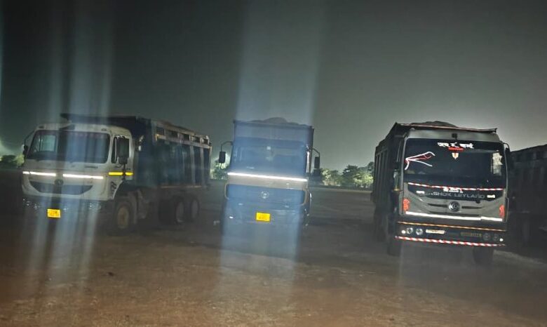 रातभर नाकेबंदी कर खनिज विभाग ने 8 हाईवा किए जब्त