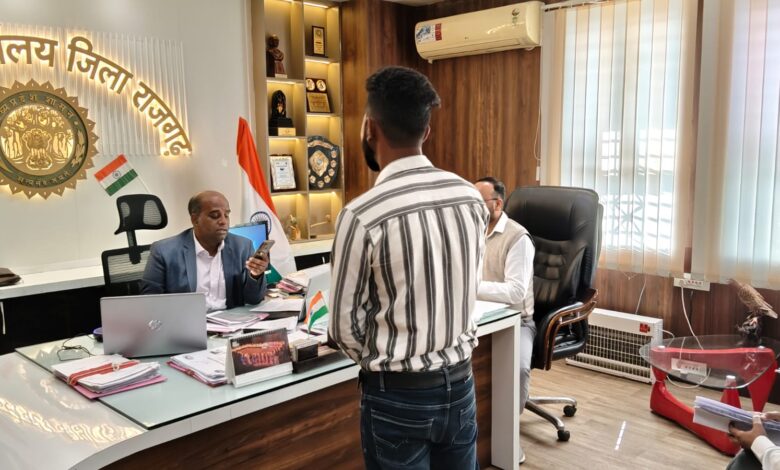 लापरवाही पर नरसिंहगढ़ बीपीएम.बीई के वेतन से वसूली कर हितग्राही कन्या बाई को देगे 30 हजार रूपये की राशि लापरवाही पर नरसिंहगढ़ बीपीएम.बीई के वेतन से वसूली कर हितग्राही कन्या बाई को देगे 30 हजार रूपये की राशि