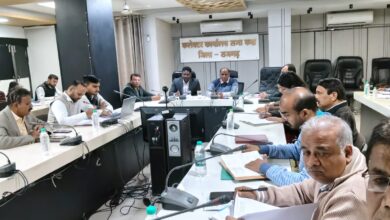 सीएम हेल्पलाइन एवं विकास कार्यों की व्यापक समीक्षा