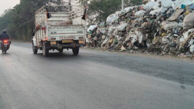 राष्ट्रीय राजमार्ग रोड किनारे कबाड की दुकान संचालित होने से हादसे की संभावना बढ़ी