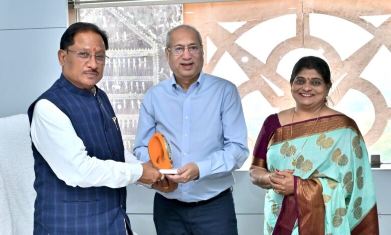 मुख्यमंत्री साय से एनएमआईएमएस के प्रतिनिधियों ने की सौजन्य मुलाकात मुख्यमंत्री साय से एनएमआईएमएस के प्रतिनिधियों ने की सौजन्य मुलाकात