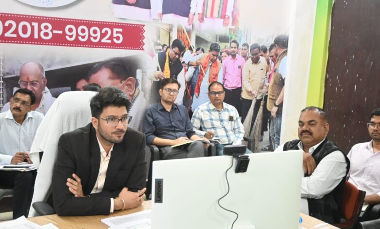 बिचौलिये एक दाना अवैध धान उपार्जन केन्द्र में न लाने पाए- कलेक्टर अवैध धान पर कड़ी निगरानी एवं किसानों से रकबा समर्पण कराने के निर्देश बिचौलिये एक दाना अवैध धान उपार्जन केन्द्र में न लाने पाए- कलेक्टर अवैध धान पर कड़ी निगरानी एवं किसानों से रकबा समर्पण कराने के निर्देश