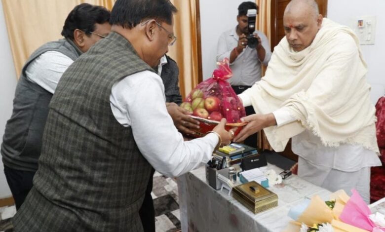 मुख्यमंत्री  विष्णु देव साय ने अघोर गुरुपीठ में की पूजा-अर्चना, प्रदेश की सुख-समृद्धि के लिए की प्रार्थना