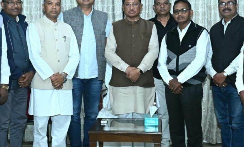 मुख्यमंत्री  विष्णुदेव साय से हल्बा-हल्बी समाज के प्रतिनिधिमण्डल ने की सौजन्य मुलाकात