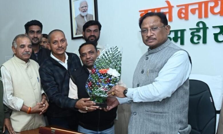 मुख्यमंत्री  विष्णु देव साय से कुंभकार समाज के प्रतिनिधि मंडल की सौजन्य मुलाकात