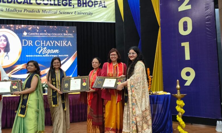 संघर्ष से सफलता तक… गांव में सड़क नहीं, पर सपनों को मिली मंज़िल