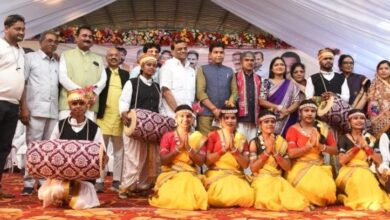 जीवन की सफलता केवल डिग्री लेने में नहीं,बल्कि संस्कृति एवं संस्कारों को अपनाकर जीवन जीने में-राजस्व मंत्री टंक राम वर्मा जीवन की सफलता केवल डिग्री लेने में नहीं,बल्कि संस्कृति एवं संस्कारों को अपनाकर जीवन जीने में-राजस्व मंत्री टंक राम वर्मा