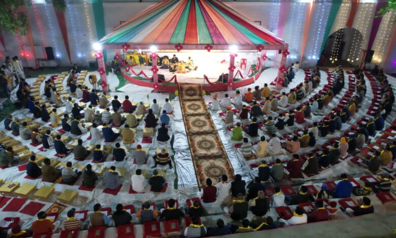 हनुमान मंदिर में 251 सुंदरकांड पाठ का हुआ आयोजन  महा आरती के साथ हुआ छप्पन भोग का आयोजन श्रद्धालुओं ने की प्रसादी ग्रहण