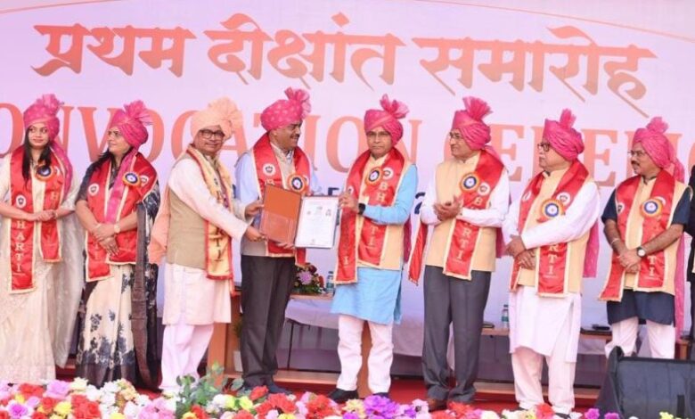 दीक्षांत समारोह केवल डिग्री प्राप्ति का अवसर नहीं, बल्कि जीवन में नई जिम्मेदारियों के निर्वहन की शुरुआत है -उच्च शिक्षा मंत्री  टंक राम वर्मा