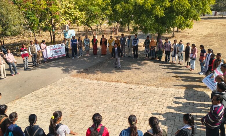 प्रधानमंत्री कॉलेज ऑफ़ एक्सीलेंस राजगढ़ में बाल विवाह मुक्त अभियान के अंतर्गत शपथ कार्यक्रम आयोजित प्रधानमंत्री कॉलेज ऑफ़ एक्सीलेंस राजगढ़ में बाल विवाह मुक्त अभियान के अंतर्गत शपथ कार्यक्रम आयोजित