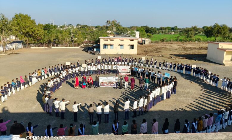 बच्चे समाज की धुरी है, आप से ही आज और कल है, आप स्वस्थ होंगे तभी समाज भी स्वस्थ होगा