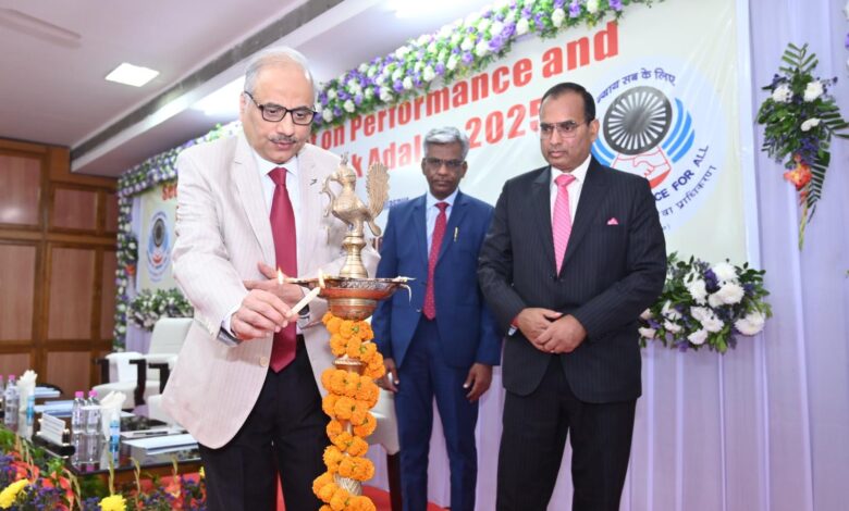 मुख्य न्यायाधीश न्यायमूर्ति रमेश सिन्हा ने राष्ट्रीय लोक अदालत में उत्कृष्ट प्रदर्शन करने वालों को किया सम्मानित