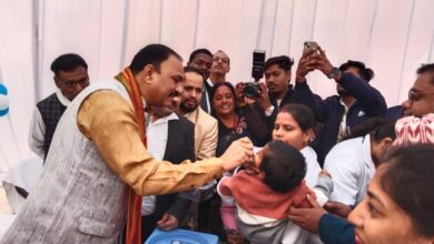 चिरमिरी जिला अस्पताल में पल्स पोलियो अभियान की शुरुआत, स्वास्थ्य मंत्री ने बच्चों को पिलाई दवा