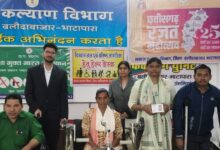 कलेक्टर ने दिव्यांगजनों को किया सहायक उपकरण वितरित।