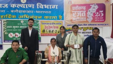 कलेक्टर ने दिव्यांगजनों को किया सहायक उपकरण वितरित।