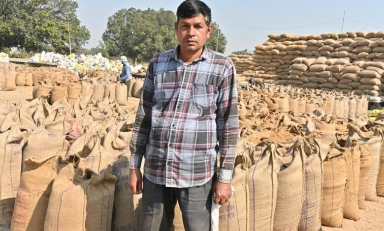 समर्थन मूल्य बनी समृद्धि की राह: धान खरीदी व्यवस्था और फसल चक्र परिवर्तन से किसान बलवंत मेश्राम की बढ़ी आमदनी