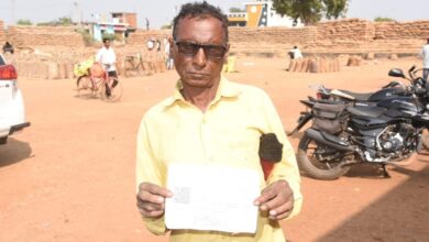 धान बिक्री से कृषक कामता चुकाएंगे अपना ऋण