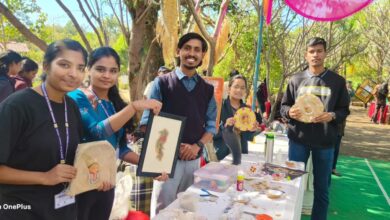 दुर्ग के चंदू द्वारा एनसीईआरटी शिक्षा संस्थान में अपनी धान कलाकारी का दिया ट्रेनिंग