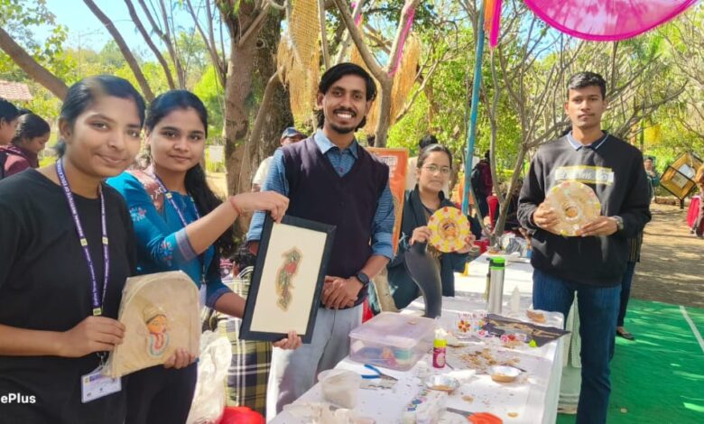 दुर्ग के चंदू द्वारा एनसीईआरटी शिक्षा संस्थान में अपनी धान कलाकारी का दिया ट्रेनिंग दुर्ग के चंदू द्वारा एनसीईआरटी शिक्षा संस्थान में अपनी धान कलाकारी का दिया ट्रेनिंग