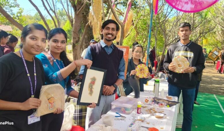 एनसीईआरटी संस्थान में चंदू साहू ने दी धान शिल्प कला की प्रशिक्षण कार्यशाला