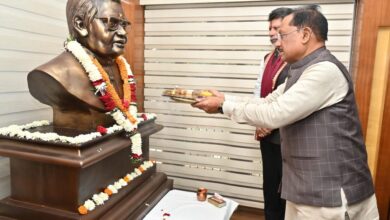 मुख्यमंत्री  विष्णु देव साय ने भारत रत्न अटल बिहारी वाजपेयी की प्रतिमा पर माल्यार्पण कर दी श्रद्धांजलि